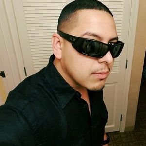 Meet your Posher, Victor